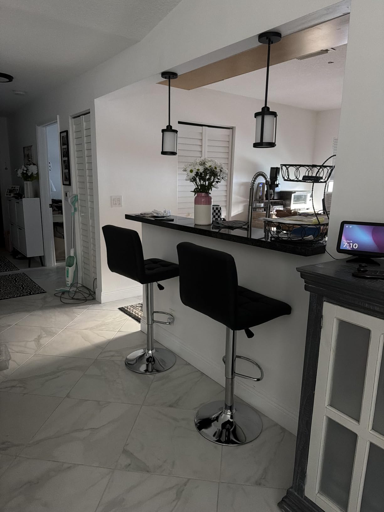 BestOffice Bar Stools Set of 2, Adjustable PU Leather Swivel Barstools, Modern Counter Stools with Back and Footrest, Counter Height Barstools for Bar, Kitchen and Dining Room customer photo 1