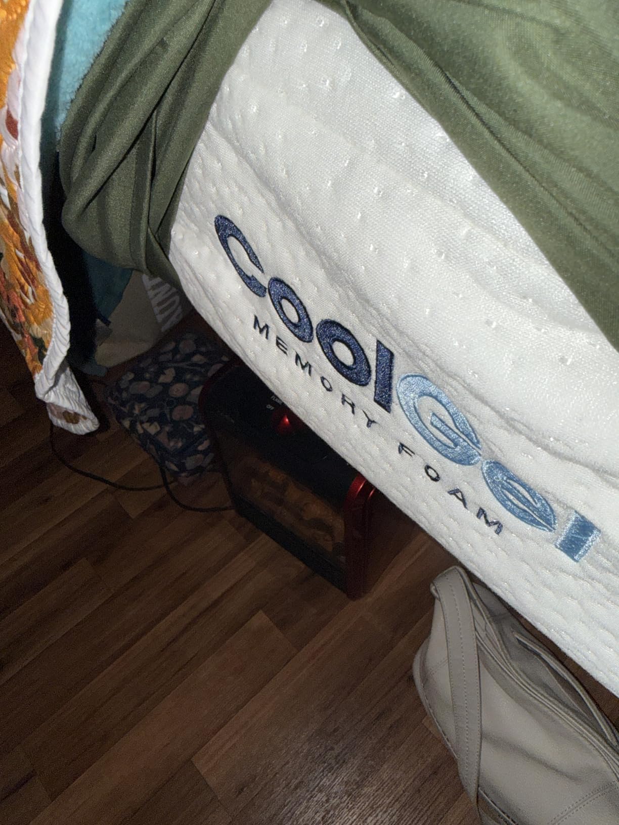 COOL GEL Chill Memory Foam 14-Inch Mattress with 2 Pillows, CertiPUR-US Certified, Mattress in a Box, King customer photo 2
