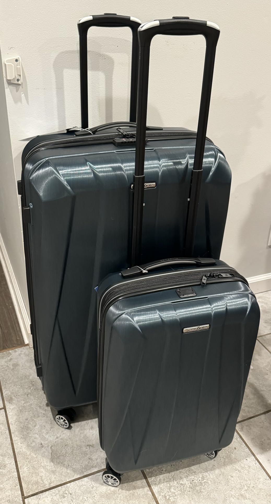 Samsonite Centric 2 Hardside Expandable Luggage with Spinner Wheels, Silver, 2-Piece Set (20/24) customer photo 1