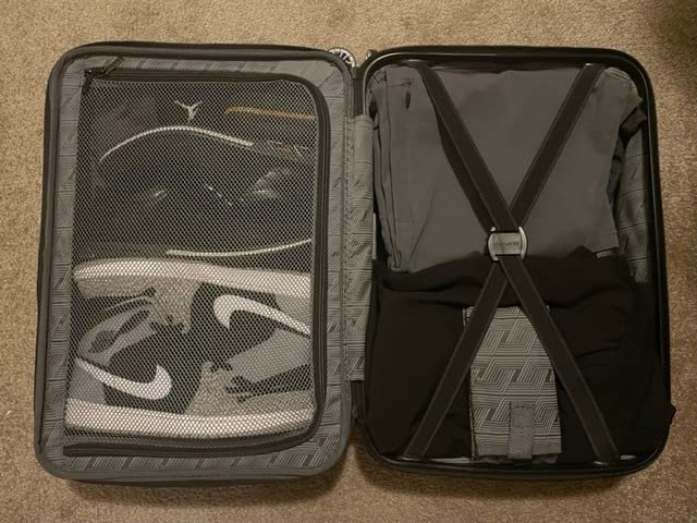 Samsonite Centric 2 Hardside Expandable Luggage with Spinner Wheels, Silver, 2-Piece Set (20/24) customer photo 2