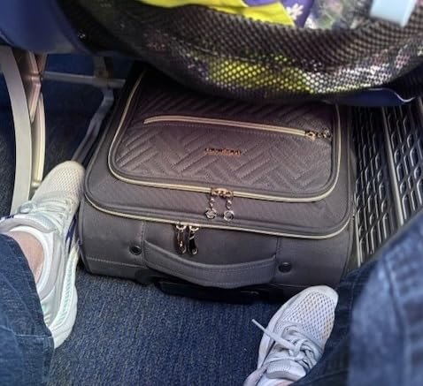 BAGSMART Carry On Luggage 20 Inch, Softside Expandable Suitcase with Spinner Wheels, Luggage 22x14x9 Airline Approved Rolling Lightweight Suitcases for Women Men, Compact Carry-On (Black) customer photo 1