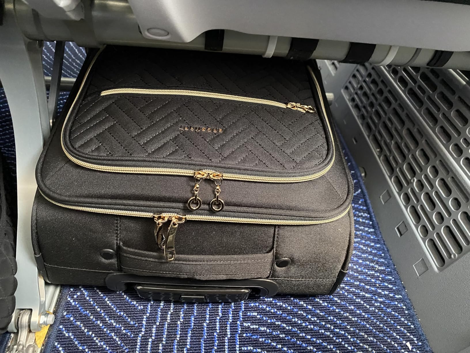 BAGSMART Carry On Luggage 20 Inch, Softside Expandable Suitcase with Spinner Wheels, Luggage 22x14x9 Airline Approved Rolling Lightweight Suitcases for Women Men, Compact Carry-On (Black) customer photo 2