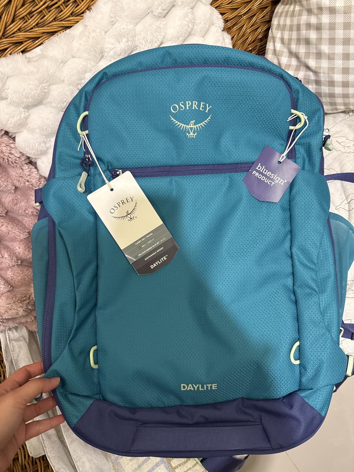 Osprey Daylite 44L Carry-On Travel Pack - Lightweight, Durable Backpack with Streamlined Design - Versatile, Spacious Bag for Weekend Trips or Business, Black customer photo 2