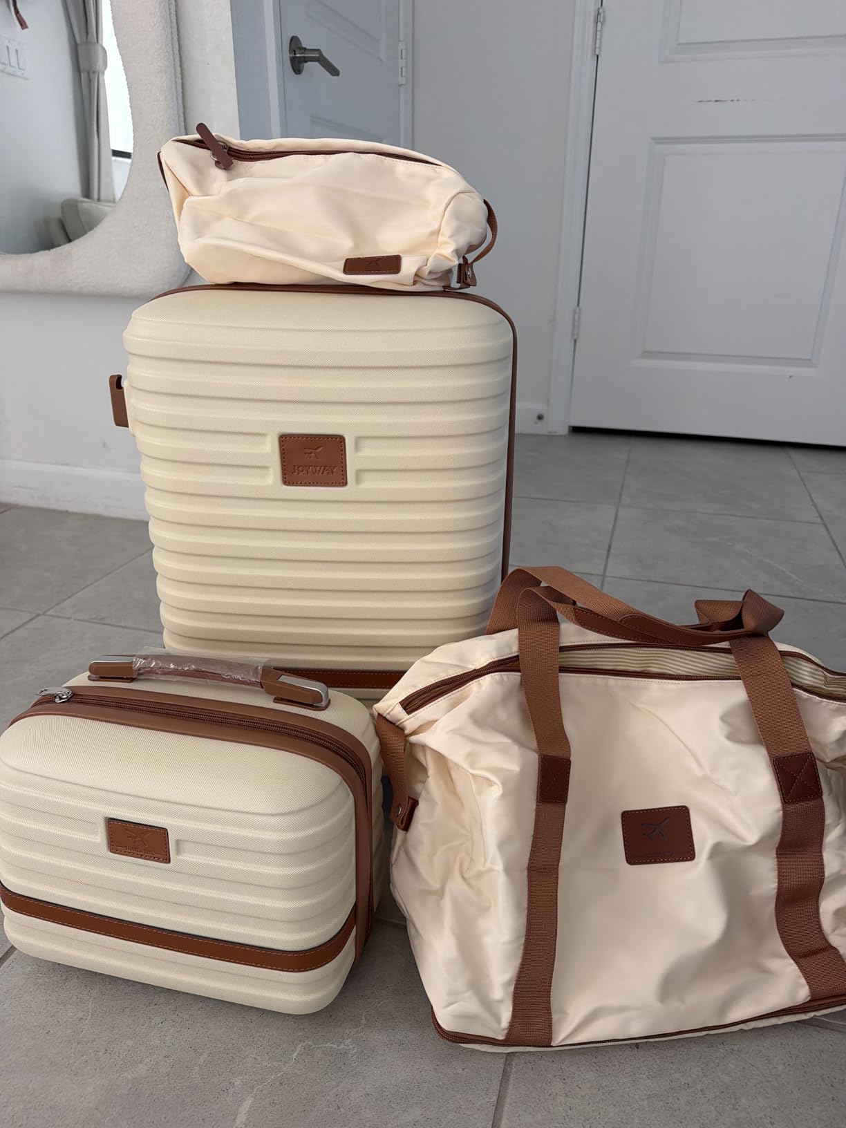 Joyway Luggage Set 7 Piece Suitcase Sets with Spinner Wheel,Hardside Expandable Travel Laggage with TSA Lock (18/20/24/28 White customer photo 2