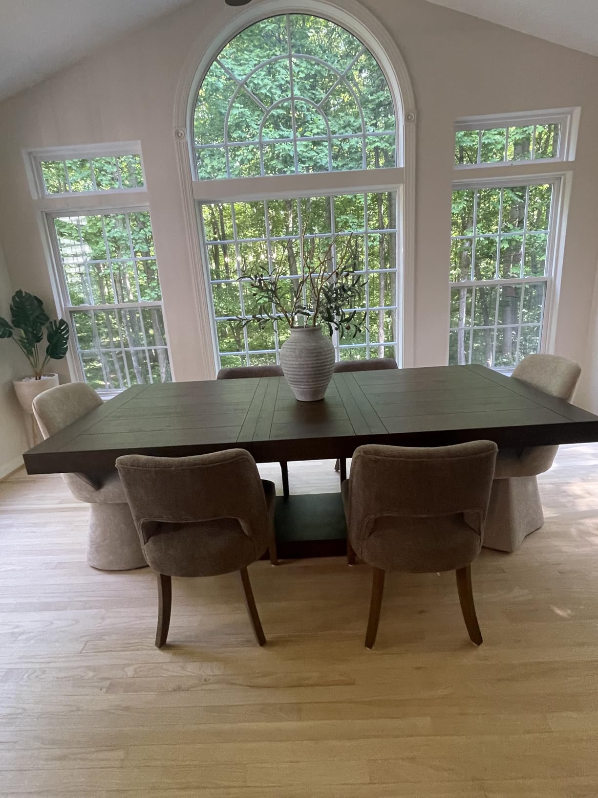 keoni Wooden Dining Chairs Set of 4, Mid Century Modern Upholstered Dining Room Chairs with Black Wood Legs, Fabric Farmhouse Kitchen Chairs with Foot Pegs for Dining Room, Beige customer photo 1